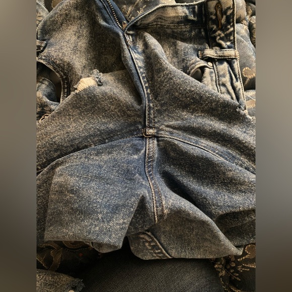 💙TINSLETOWN Washed Out Distressed Skinny Jeans💙 - Picture 9 of 11